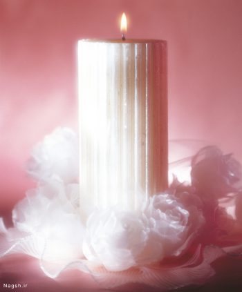 شمع سفید با گلهای سفید